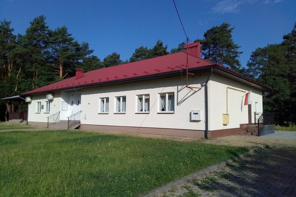 Budynek świetlicy wiejskiej w Czerwonej Woli